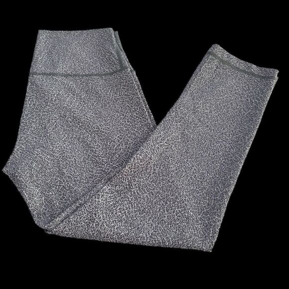 Lululemon Wunder Under Crop HR 2 Fractal Alpine White Black (6) - Picture 3 of 7